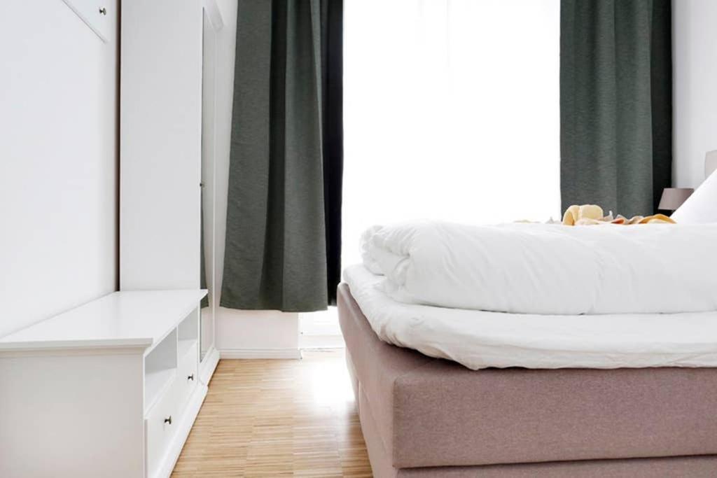 Sc 06 By Rockchair Apartments L Superhost Status L 4 Bedrooms Boxspringbeds 2 Bathrooms Balcony Elevator - Cozy Family & Business Flair Welcomes You! Berlin Kültér fotó