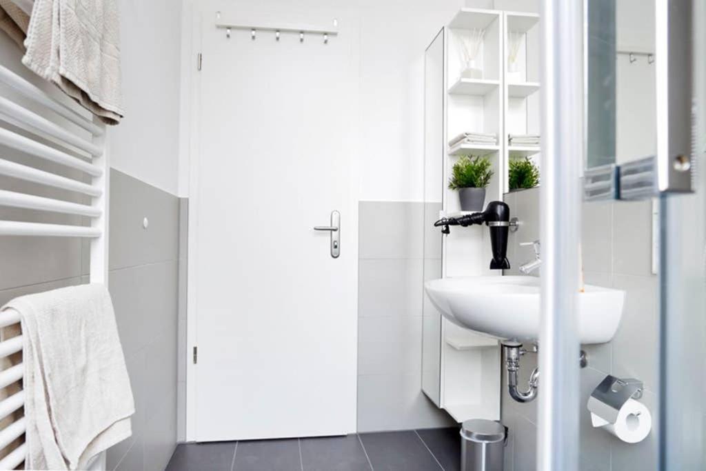 Sc 06 By Rockchair Apartments L Superhost Status L 4 Bedrooms Boxspringbeds 2 Bathrooms Balcony Elevator - Cozy Family & Business Flair Welcomes You! Berlin Kültér fotó
